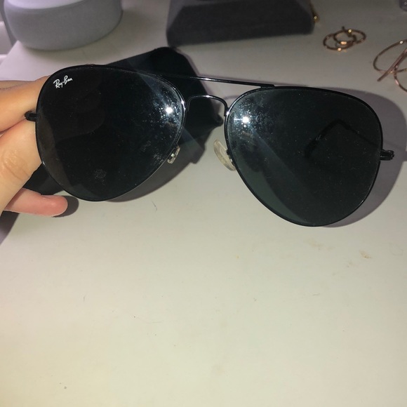 Black ray bans with case
